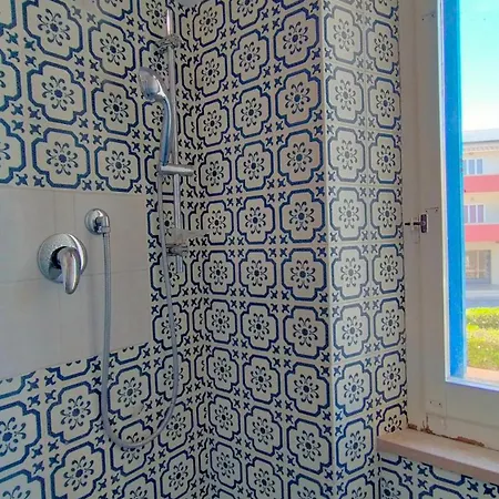 Bilocale Con Due Bagni Cod 496 Frontemare Con Inclusa