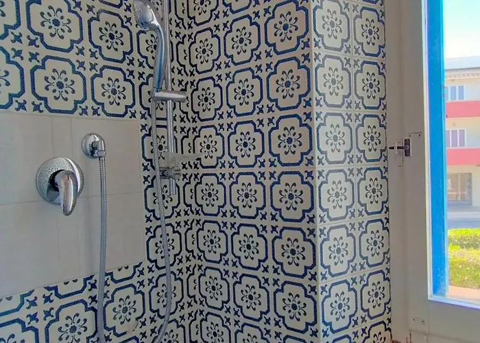 Bilocale Con Due Bagni Cod 496 Frontemare Con Inclusa